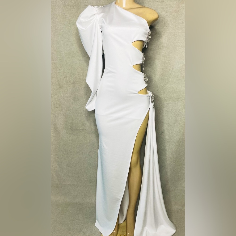 Over exaggerated Puff Sleeve gown, great for wedding celebrations and more!